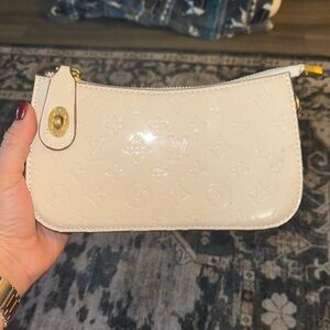 Elegant Cream Crossbody Bag